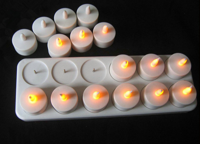 Holiday Candle Set - Set mit 12 wiederaufladbaren LED-Kerzen, flammenlos,